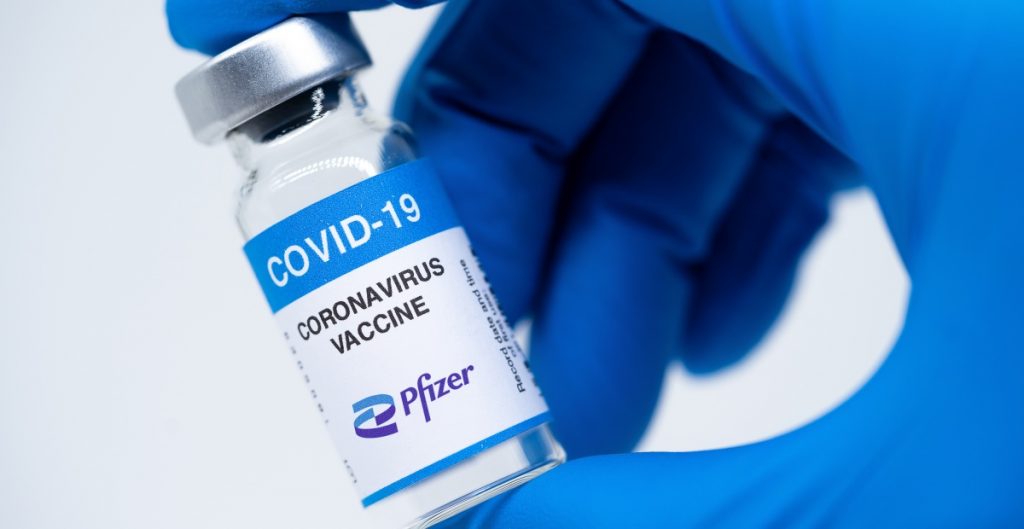 Israel identifica relación entre la vacuna de Pfizer contra Covid y casos  de miocarditis