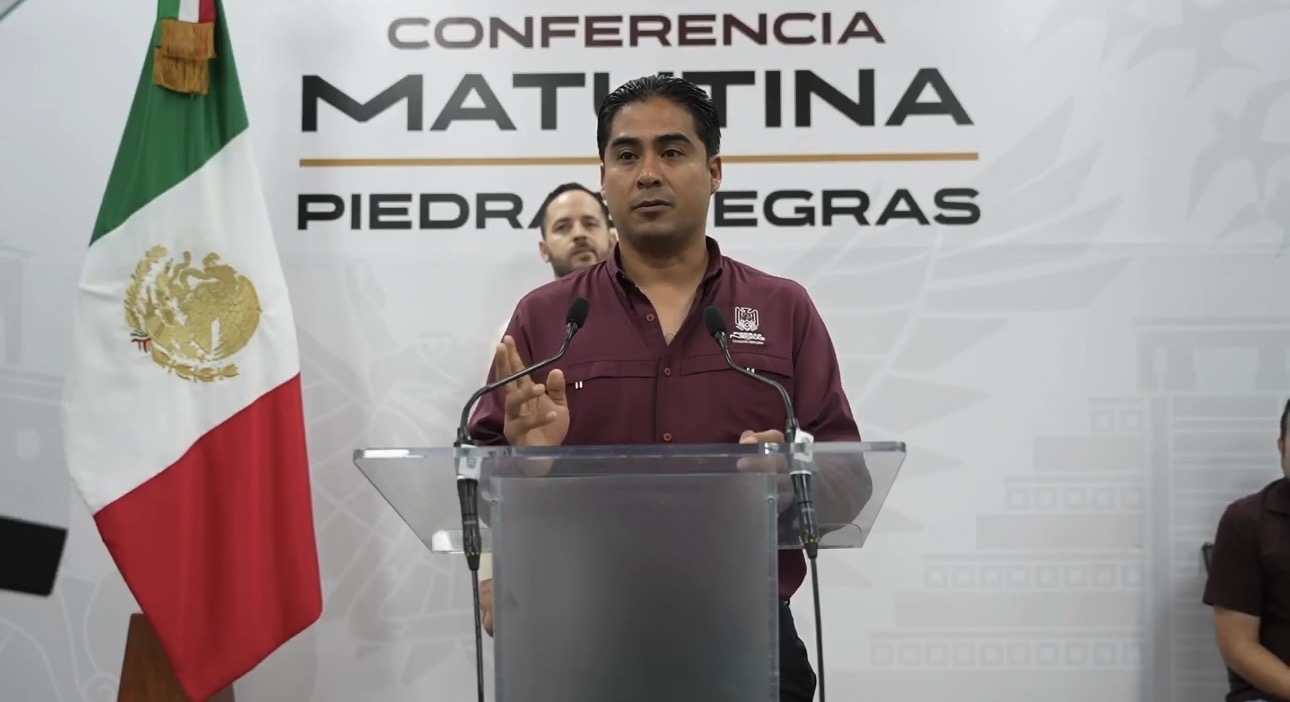 Empresa desfoga agua e inunda vialidades de Piedras Negras, municipio omite sanciones
