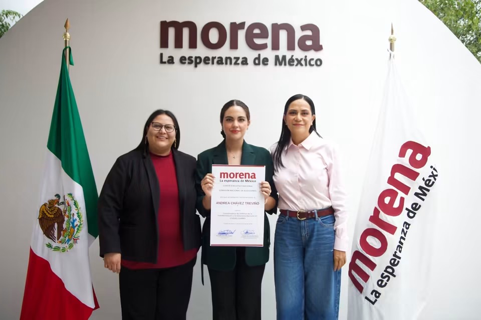 Andrea Chavez, junto a la dirigencia nacional de Morena