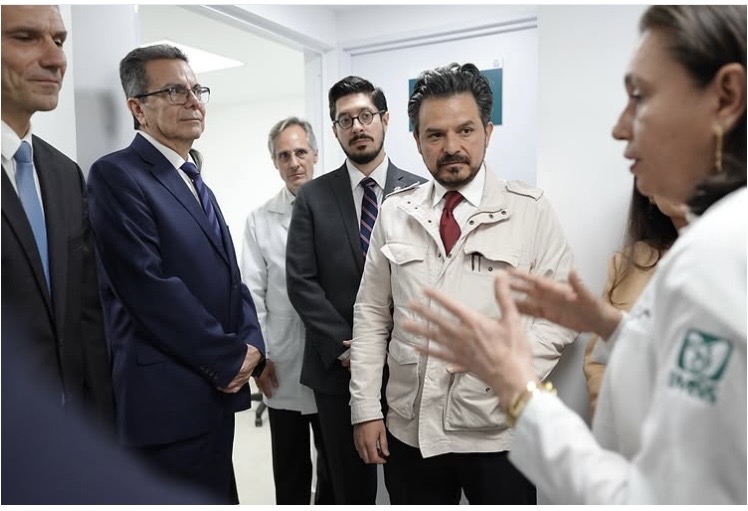 Sheinbaum respalda a Zoé Robledo y pide mejorar propuesta salarial del IMSS
